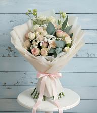 Букет цветов из:  Розы и Лизиантусы в Свердловский
