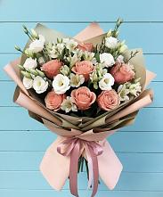 Букет цветов из:  Розы, Альстромерии и Лизиантусы в Свердловский