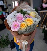 Букет цветов из:  Герберы, Розы и Хризантемы в Свердловский
