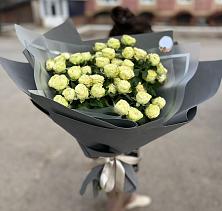 Букет Белые кустовые розы Солинеро в Свердловский