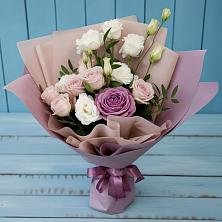 Букет цветов из:  Розы и Лизиантусы в Свердловский