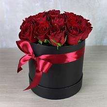 Цветочная композиция из Розы в шляпной коробке в Свердловский