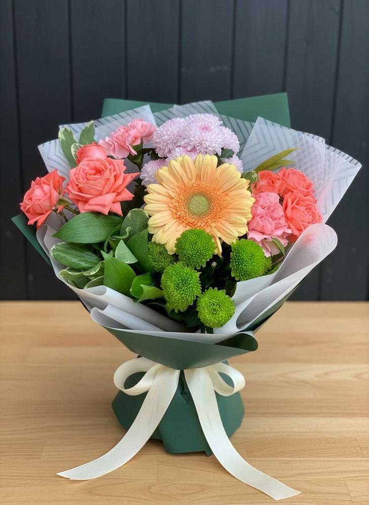 Букет цветов из: Гвоздики, Розы, Герберы и Хризантемы в Свердловский